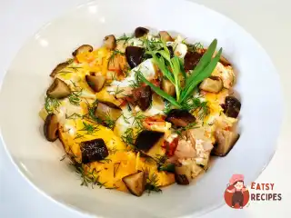 Яєчня з маринованими грибами