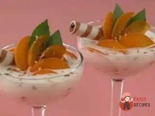 Десерт "Абрикоси з молоком"