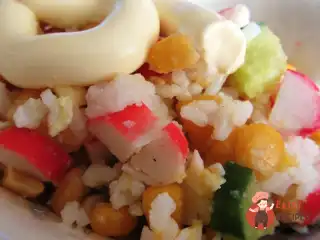 Салат з крабових паличок з кукурудзою