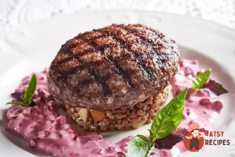Котлета із саянського бурого ведмедя