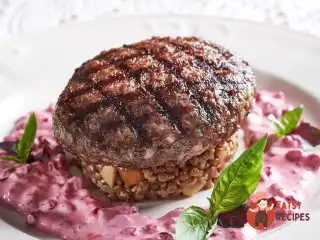 Котлета із саянського бурого ведмедя