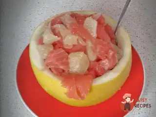 Червона риба з сміливою