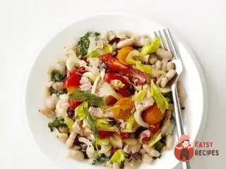 Салат з консервованими тунцем та квасолею