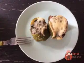 Фарширований кабачок з печінкою та шпинатом
