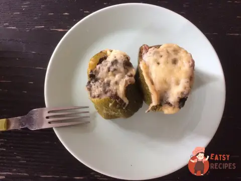 Фарширований кабачок з печінкою та шпинатом