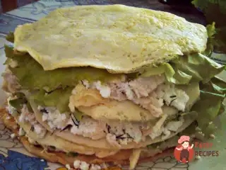 Білковий торт з куркою та сиром