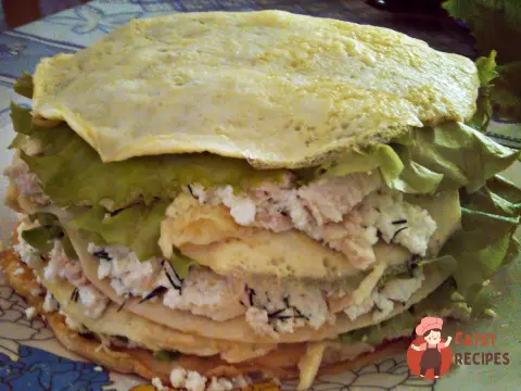 Білковий торт з куркою та сиром