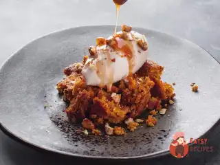 Морквяний пиріг з фундучним морозивом