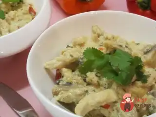 Фрікас з курки з грибами і болгарським перцем