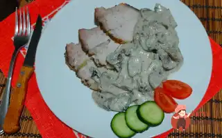 Свинина в духовці з грибною підливою