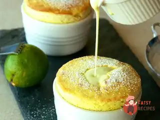 Мангове суфле під кокосово-лаймовим заварним кремом