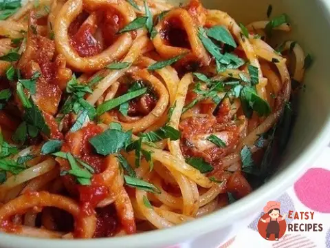 Кальмари, тушковані з овочами