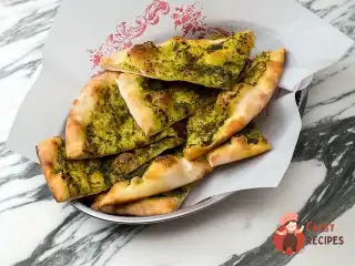 Фокачча із соусом песто