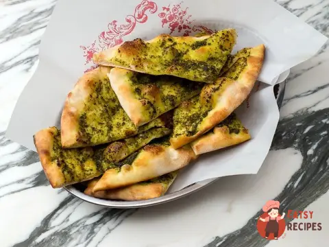 Фокачча із соусом песто
