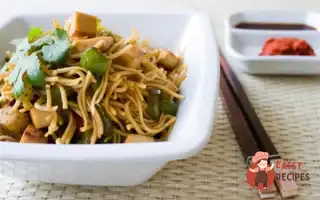 Локшина З Каррі Та Сиром Тофу