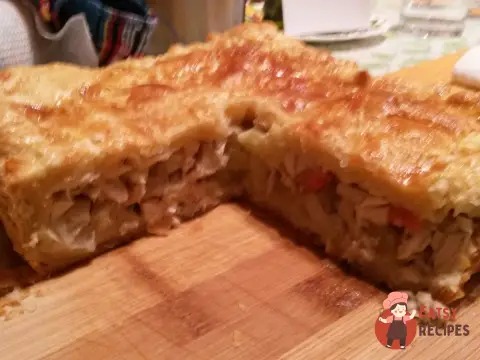 Кубіте (Тарковий пиріг з куркою, картоплею та цибулею)