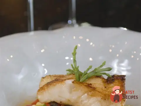 Морський окунь на грилі з мигдально-апельсиновим соусом