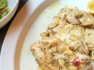 Курка запечена з часником