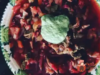 Борщ із зеленою сметаною