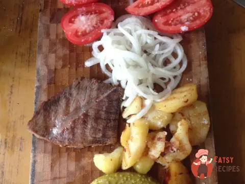 Варене м'ясо з гірчицею та овочами