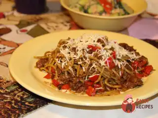 Паста з тушонкою та болгарським перцем