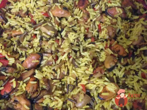 Смажені мідії з рисом та соусом теріяки