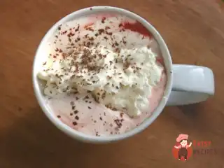 Червоний оксамитовий гарячий шоколад