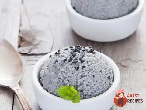 Морозиво із чорного кунжуту (Kuro Goma)