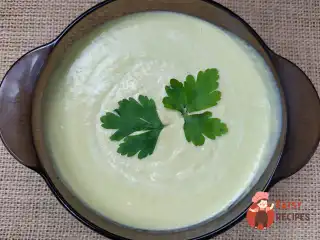 Суп-крем із зеленого горошку