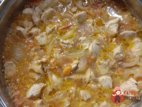 Курка в соусі з часником