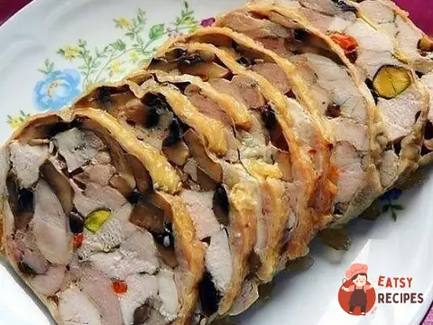 Рулет курячий з грибами