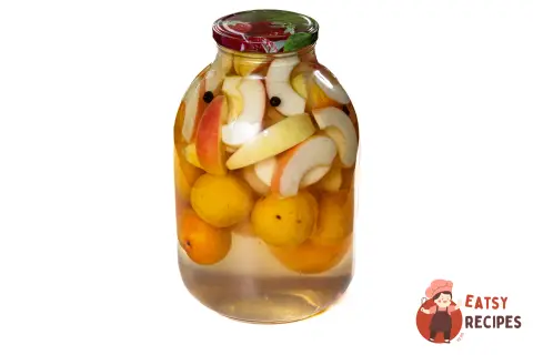 Компот із жовтої сливи та яблук на зиму
