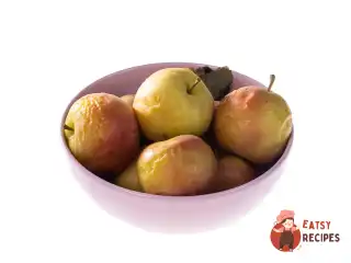 Мочені яблука з кардамоном та імбиром