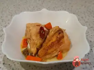 Домашня тушкована курка в духовці