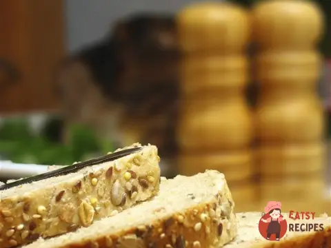 Хліб з курагою та вівсяними пластівцями