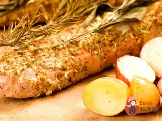 Смажена свиняча вирізка у великій солі та спеціях