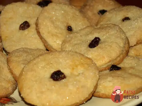 Різдвяне сирне печиво з родзинками