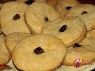 Різдвяне сирне печиво з родзинками