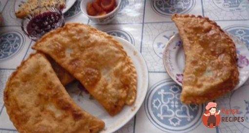 Чебуреки зі свининою та яловичиною