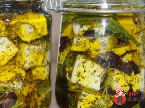 Сир, маринований з оливками