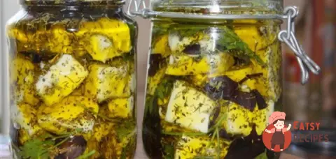 Сир, маринований з оливками