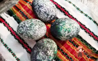 Великодні Яйця, Пофарбовані В Рис