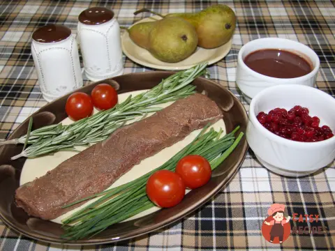 Спинка козулі з маринованою грушею