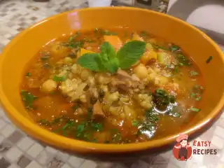 Шорба алжирською. Густа юшка з бараниною, куркою, нутом, овочами та спеціями
