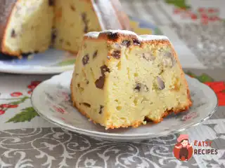 Кекс на кефірі з родзинками та горіхами