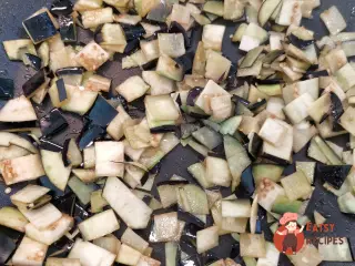 Крок 3: Салат з помідорів та баклажанів зі сметаною