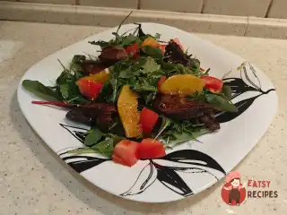 Салат із курячою печінкою та апельсином