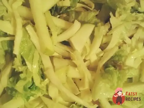 Легкий зелений салат з яблуком та огірком