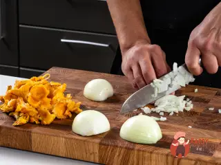 Крок 2: Картопляна запіканка з лисичками та куркою