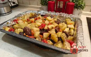 Яловичина З Картоплею Та Помідорами В Духовці